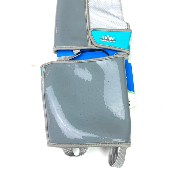 Savasa Yoga Mates M/L For Feet 9-11 Sticky Slip Proof Easy On/Off Protect New - Picture 4 of 5